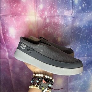 New in box boys Columbia boat side PFG shoes